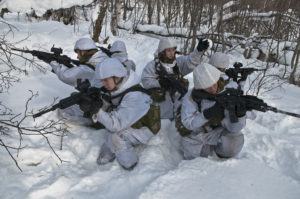 Norwegische Soldatinnen (2010) - Foto: Adrian Lombardo 